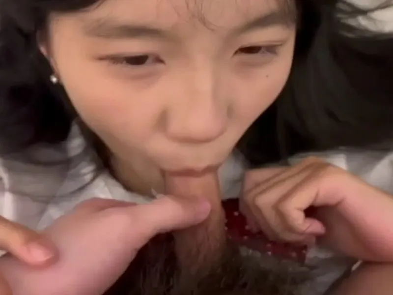 Em loli dễ thương liếm cặc biến em thành con em đĩ dam dang p2